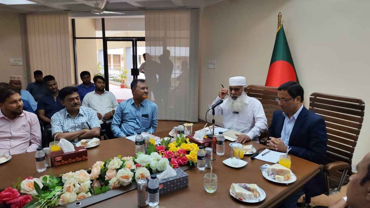 কুমিল্লা ইপিজেডের রাসায়নিক বর্জ্য প্রাকৃতিক খালে ফেলা যাবে না: মনিরুল