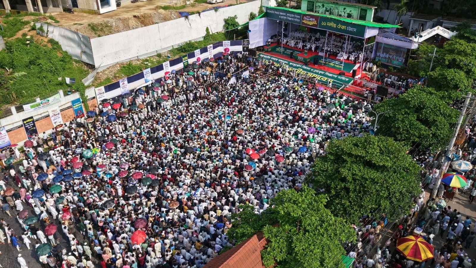 চট্টগ্রামে ১১ দলের সমাবেশে জনস্রোত
