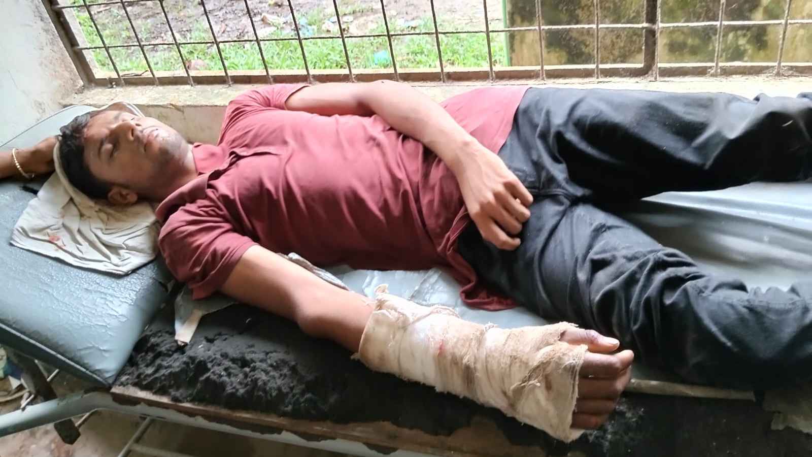 মদনে মাদক সেবনকে কেন্দ্র করে সংঘর্ষ, ছুরিকাঘাতে আহত ২