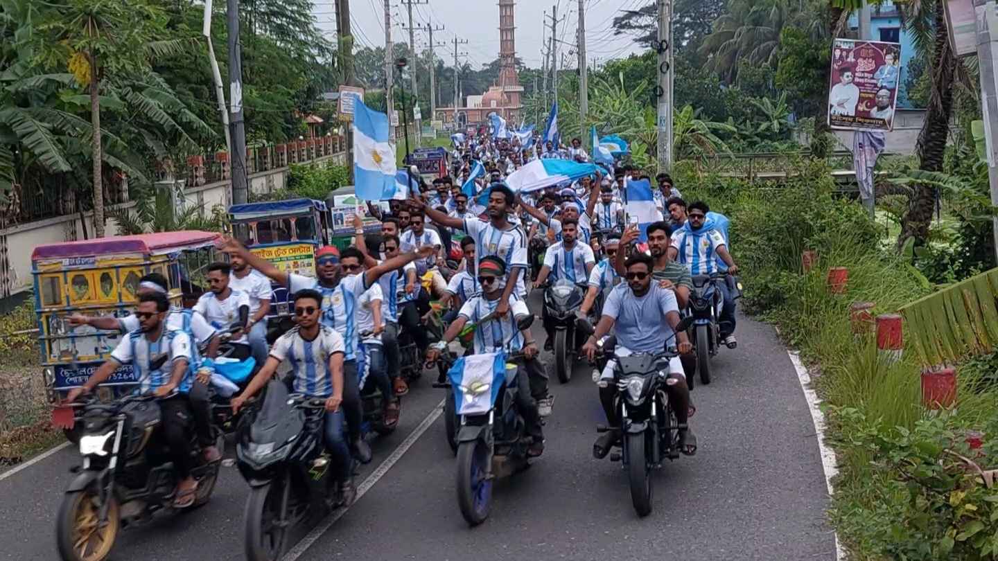 পতাকা, জার্সি আর স্লোগানে মুখর শহর, আর্জেন্টিনা ভক্তদের বর্ণাঢ্য আয়োজন