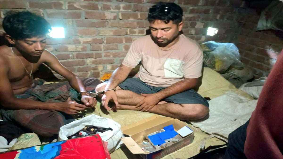 কালীগঞ্জে ৩২২ পিস ইয়াবা ও ১৯ বোতল কোরেক্সসহ দুই মাদক কারবারি আটক