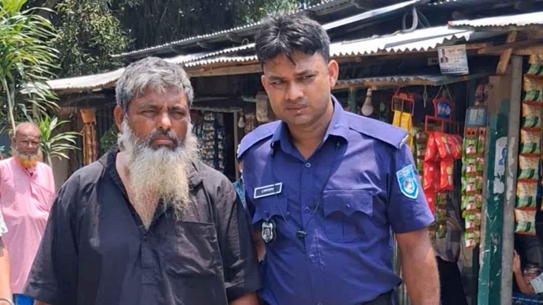 হাতীবান্ধায় ৭ বছরের শিশু ধর্ষণের অভিযোগে ভ্যানচালক গ্রেফতার