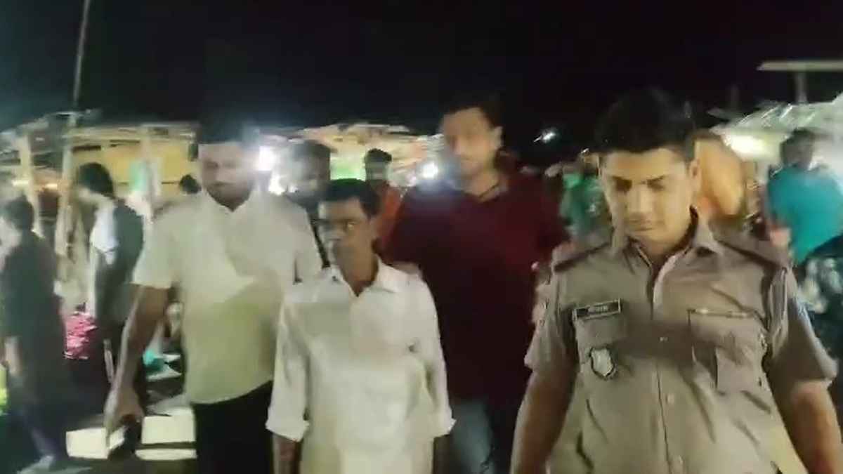 ফরিদপুরে আ. লীগের মশাল মিছিল, আটক ২