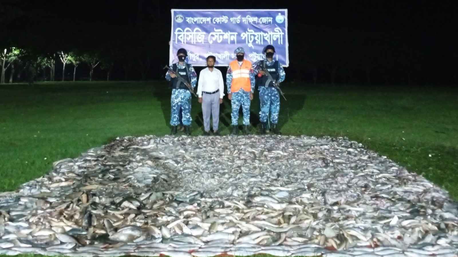 পটুয়াখালীতে ৩৮ লাখ টাকার সামুদ্রিক মাছ ও জাটকা জব্দ
