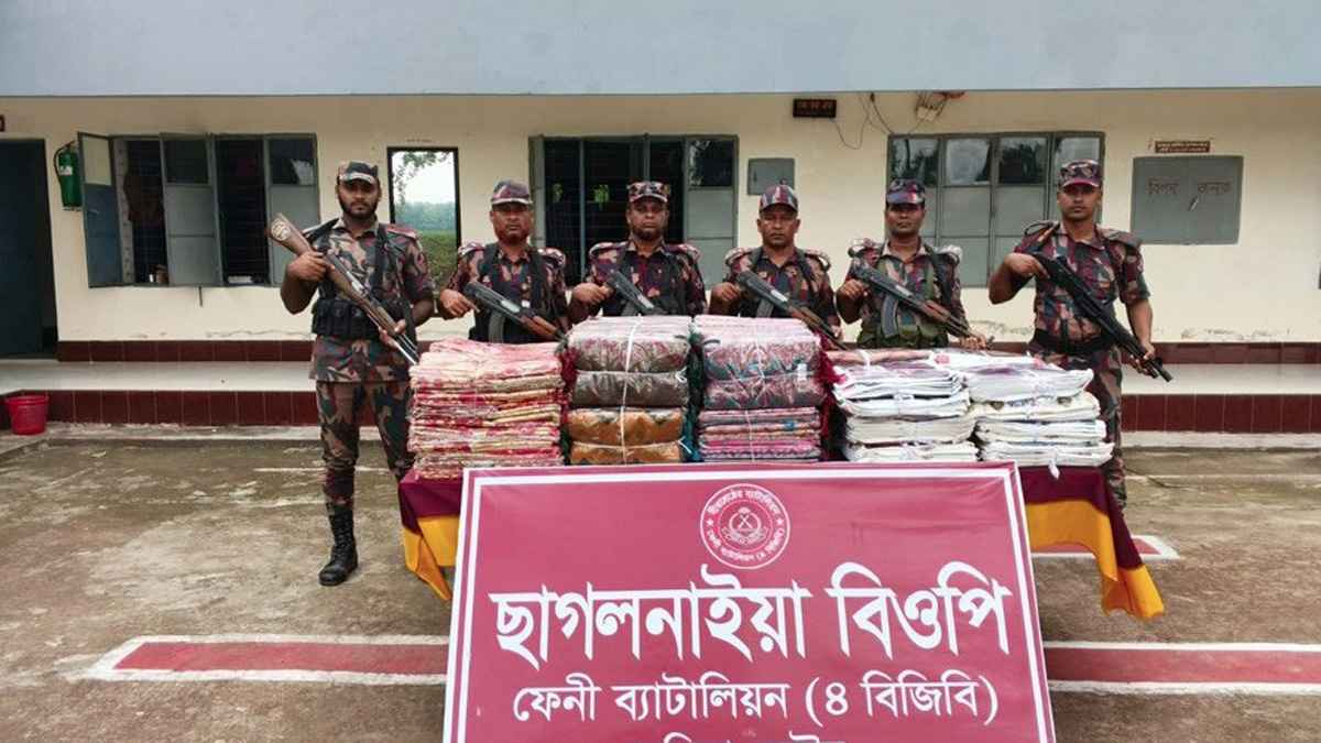 ফেনীতে ৪১ লাখ টাকার ভারতীয় শাড়ি জব্দ