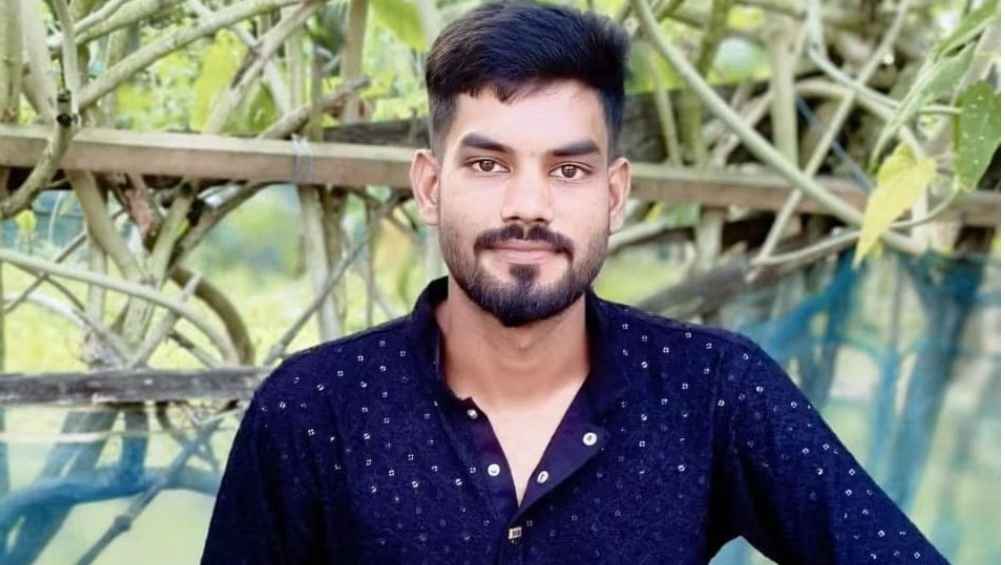 চাঁপাইনবাবগঞ্জে ফুটবল খেলার সময় বজ্রপাতে যুবকের মৃত্যু