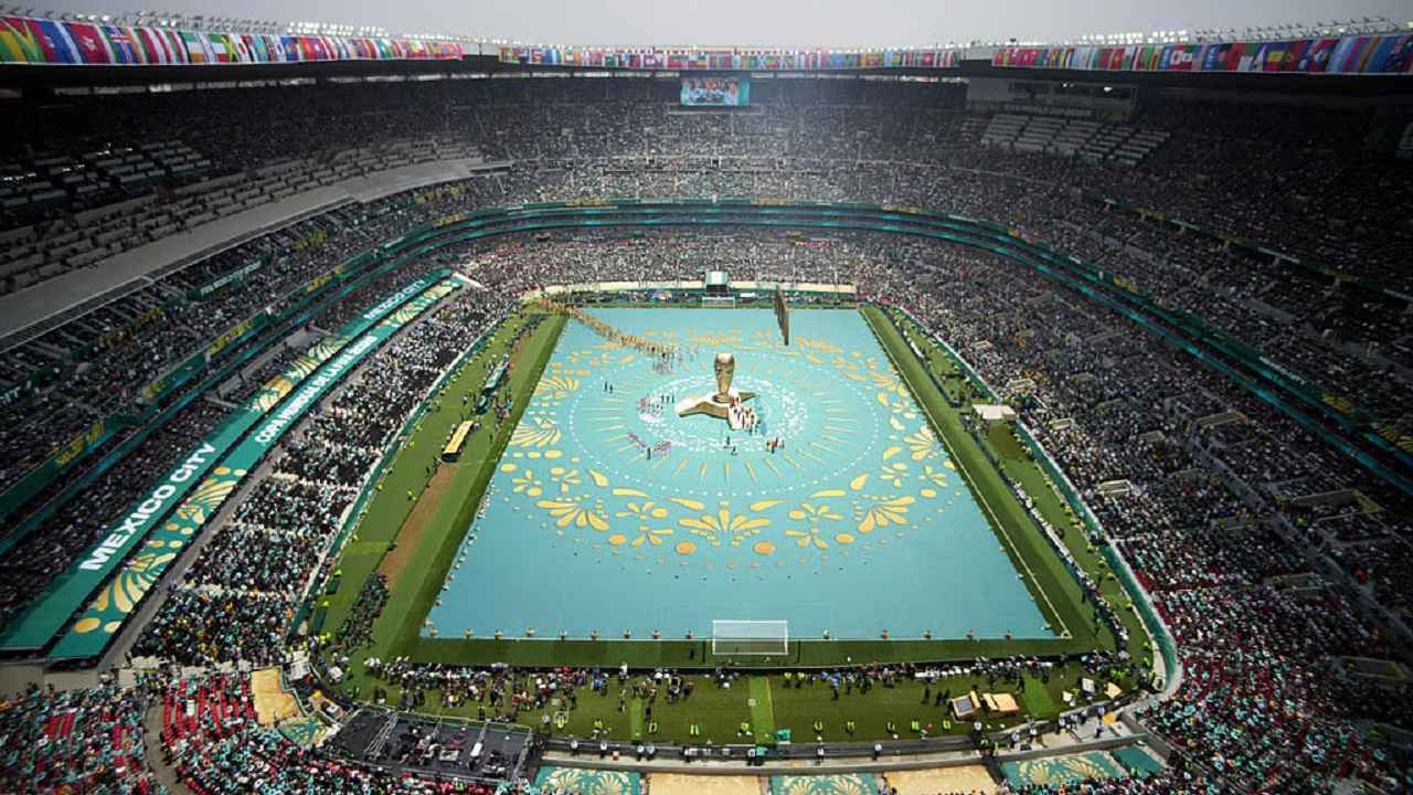 জমকালো আয়োজনে পর্দা উঠল ফুটবল বিশ্বকাপের