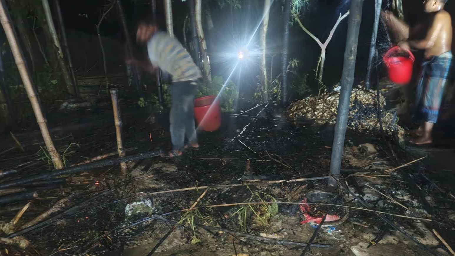 গাইবান্ধায় বিধবার গোয়ালঘরে অগ্নিসংযোগের অভিযোগ