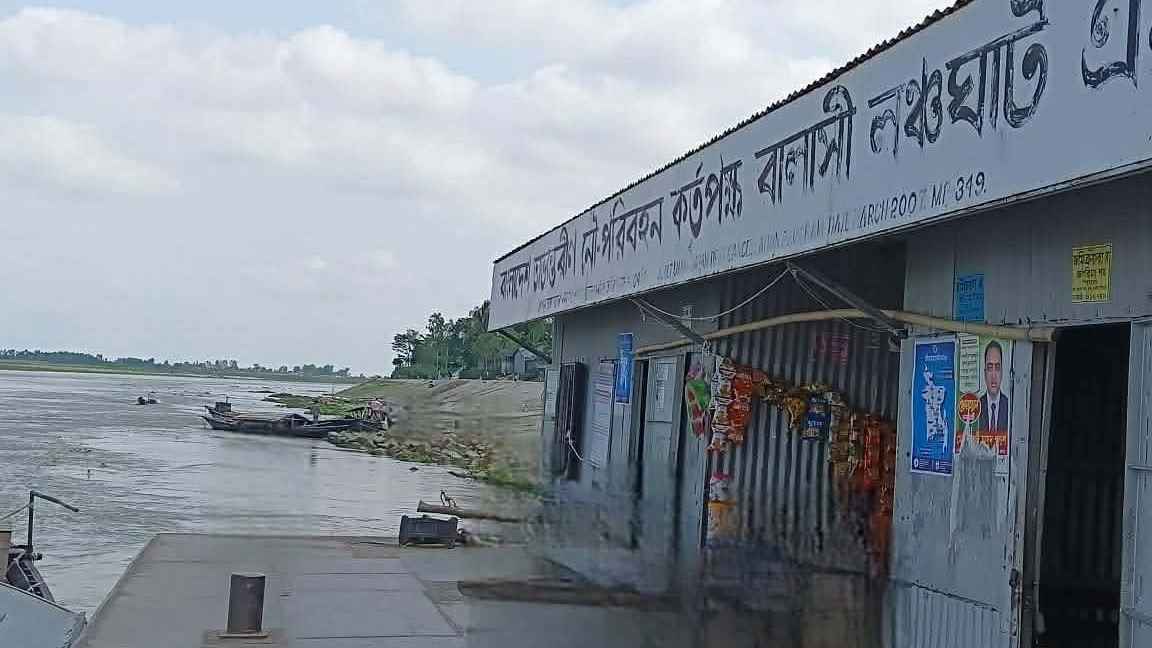 গাইবান্ধার বালাসী ঘাটে নৌকায় হামলার শিকার ২ সরকারি চাকরিজীবী