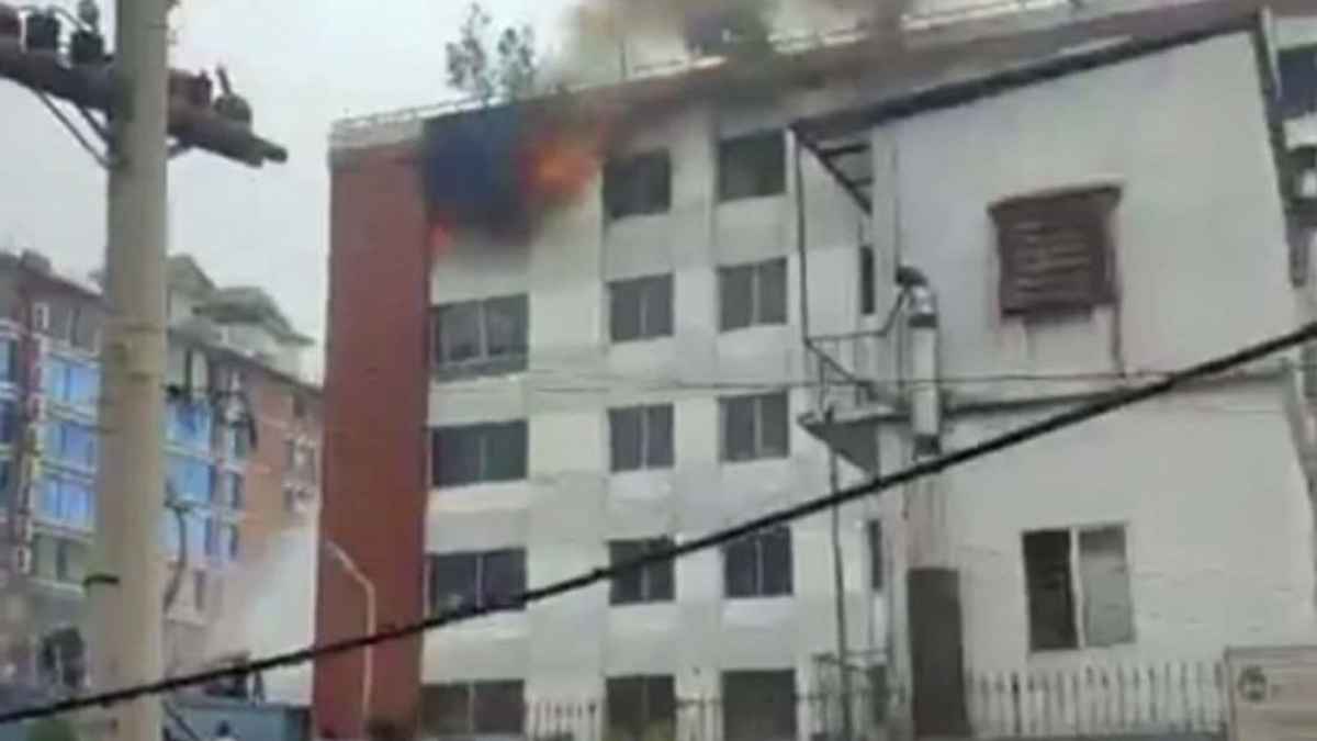 গাজীপুরে পোশাক কারখানায় আগুন, নিয়ন্ত্রণে ৫ ইউনিট 