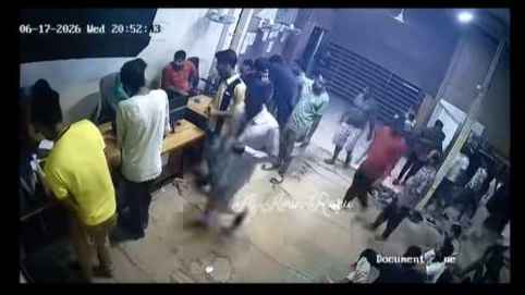 মোহাম্মদপুরে অফিসে ঢুকে কিশোর গ্যাংয়ের চাঁদাবাজি, ভাঙচুর