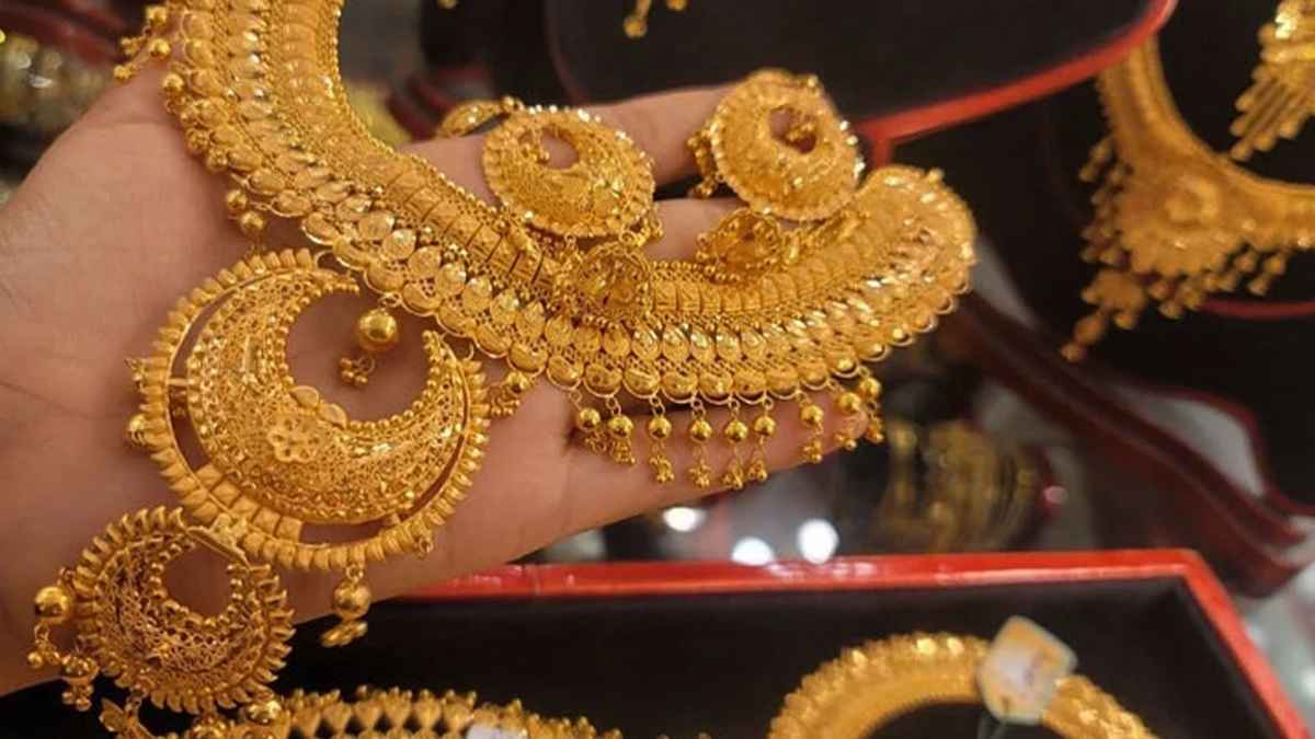 ফের কমল স্বর্ণের দাম, সোয়া দুই লাখের নিচে নামল ভরি