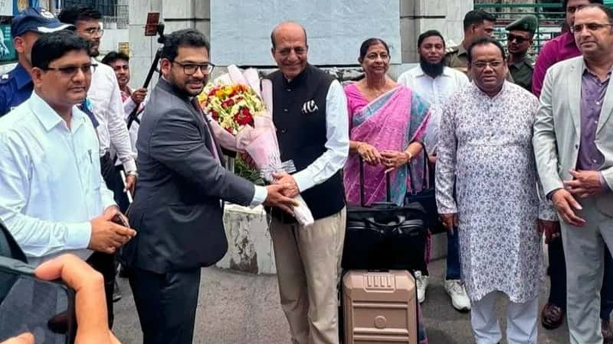 বেনাপোলে পাসপোর্ট-ভিসা দেখিয়ে বাংলাদেশে পা রাখলেন ভারতের হাইকমিশনার