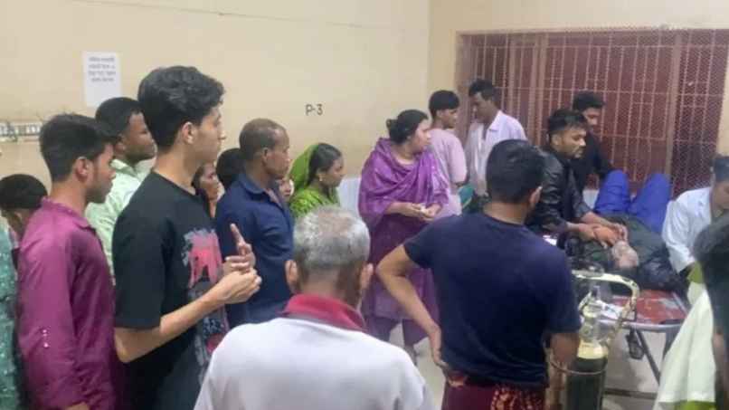 সাবেক স্বামীর ছোঁড়া এসিডে ঝলসে গেল নারীর মুখ