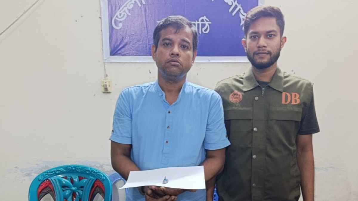 ঝালকাঠিতে ইয়াবাসহ মন্দিরের পুরোহিত গ্রেফতার
