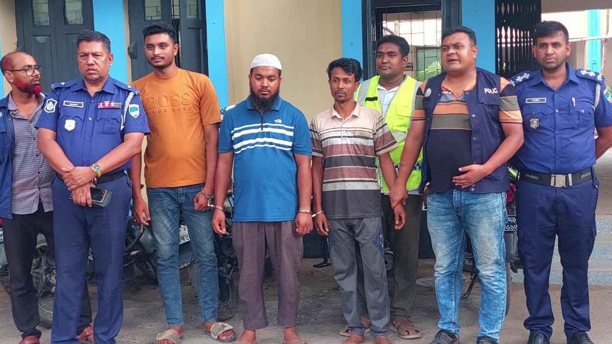 ঝিনাইদহে ৫ চোরাই মোটরসাইকেল উদ্ধার, আটক ৩