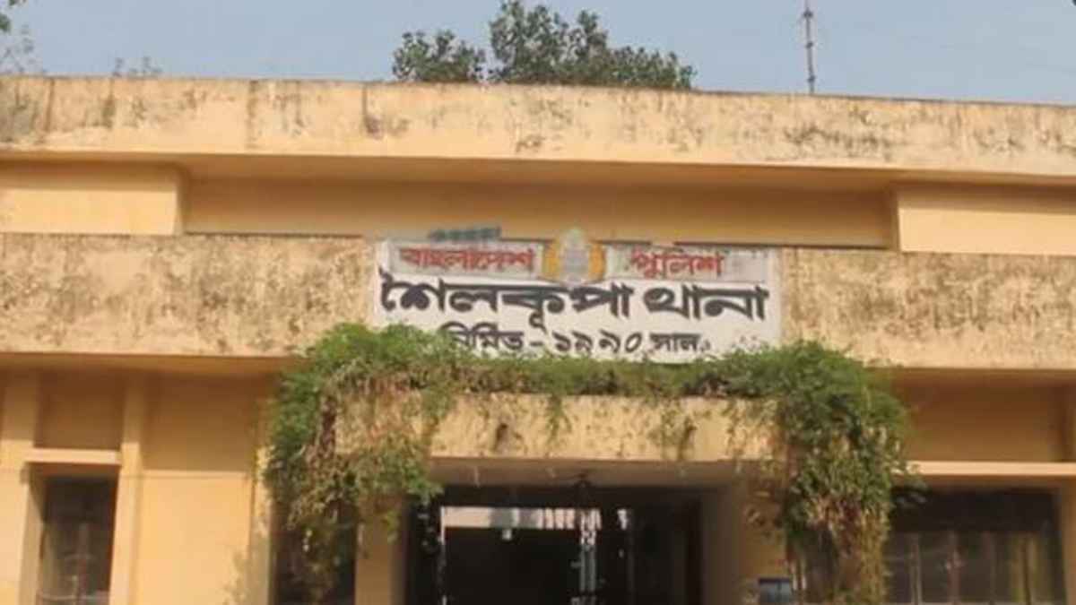 শৈলকূপায় দু’পক্ষের দফায় দফায় সংঘর্ষ, আহত ৬০