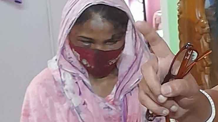 তরকারি পুড়ে যাওয়ায় গৃহকর্মী নির্যাতন, অভিযুক্ত পুলিশ কর্মকর্তা দম্পতি