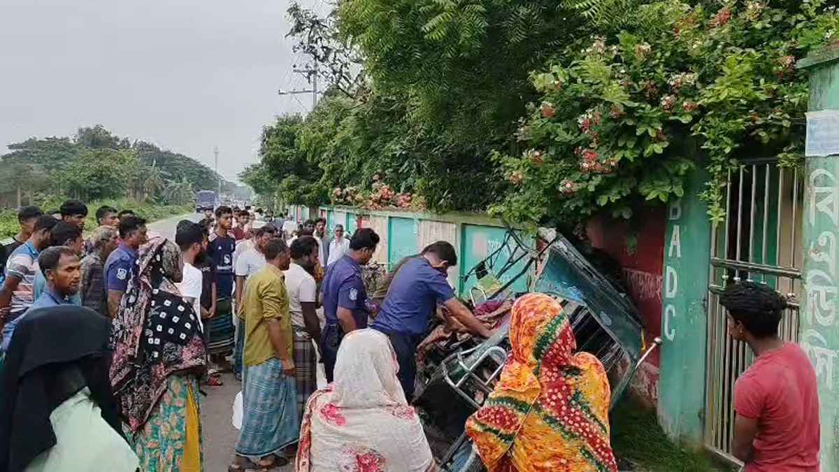 পাকুন্দিয়ায় ট্রাকচাপায় অটোরিকশার ২ যাত্রী নিহত, আহত ৩