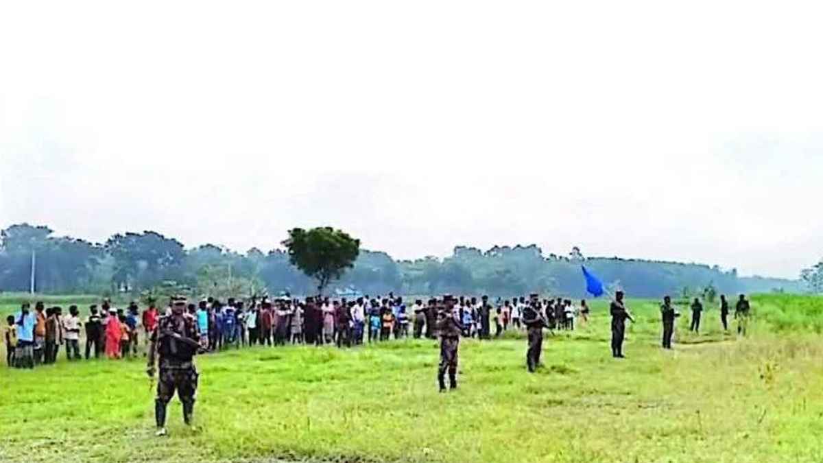 খোলা আকাশের নিচে রাত কাটল নারী-শিশুসহ ১২ জনের, আজ পতাকা বৈঠক