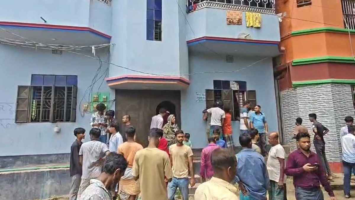 লক্ষ্মীপুরে শিশুসহ ৩ জনকে কুপিয়ে হত্যা