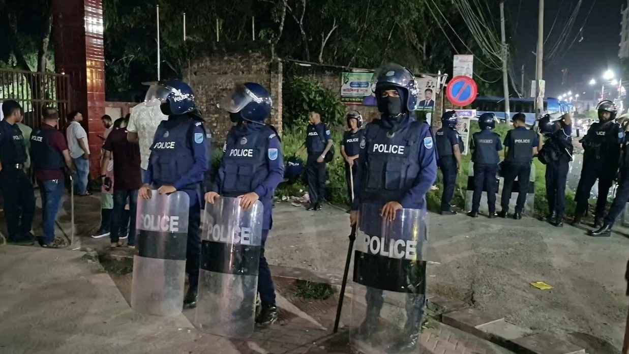 মাদারীপুরে আসামি ছিনিয়ে নেওয়ার চেষ্টা, আটক ৭