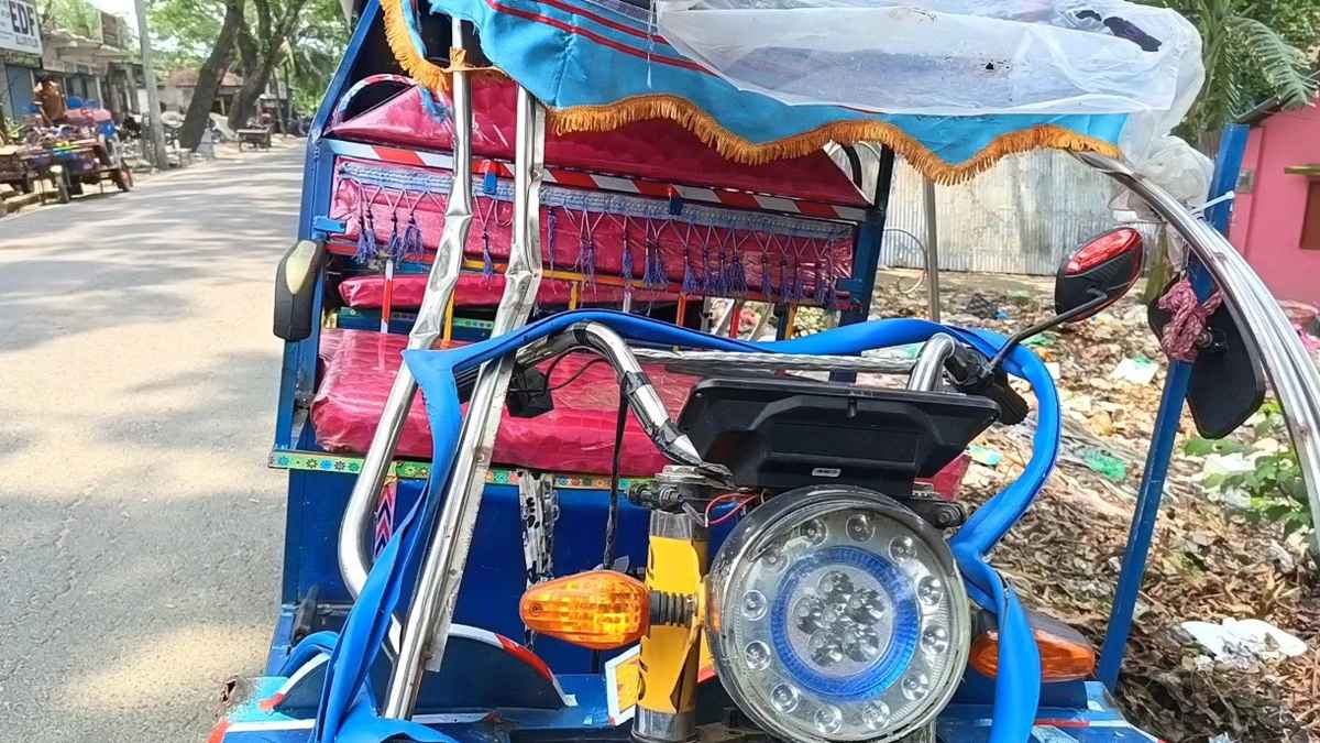 মাদারীপুরে পিকআপ-ইজিবাইক সংঘর্ষে নিহত এক, আহত ৩