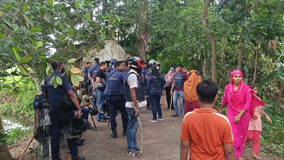 মাদারীপুরে দুই পক্ষের সংঘর্ষে আহত ১০, ভাঙচুর-লুটপাট