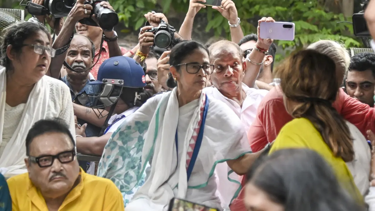 শুভেন্দু সরকারের বিরুদ্ধে প্রথমবার রাজপথে মমতা 