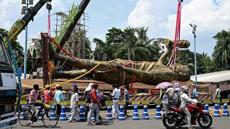 সরানো হলে মেসির ৭০ ফুটের ভাস্কর্য