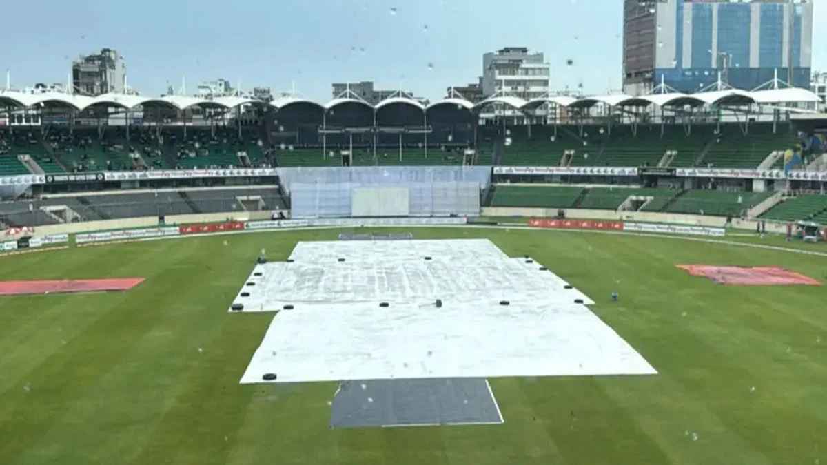 তাসকিনের জোড়া আঘাতের পর বৃষ্টিতে বন্ধ খেলা