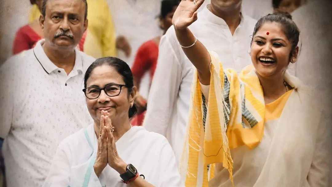 দুই এমপিকে তৃণমূলের পদ থেকে সরালেন মমতা