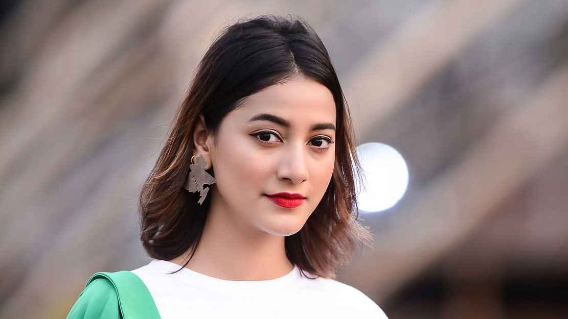 শিল্পকলা থেকে আইফোন হারিয়েছে নীল হুরেজাহানের