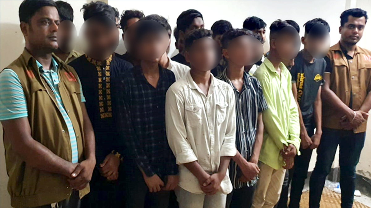 কিশোরগ্যাংয়ের ১৮ সদস্যকে আটক করে পুলিশে দিল ছাত্রদল