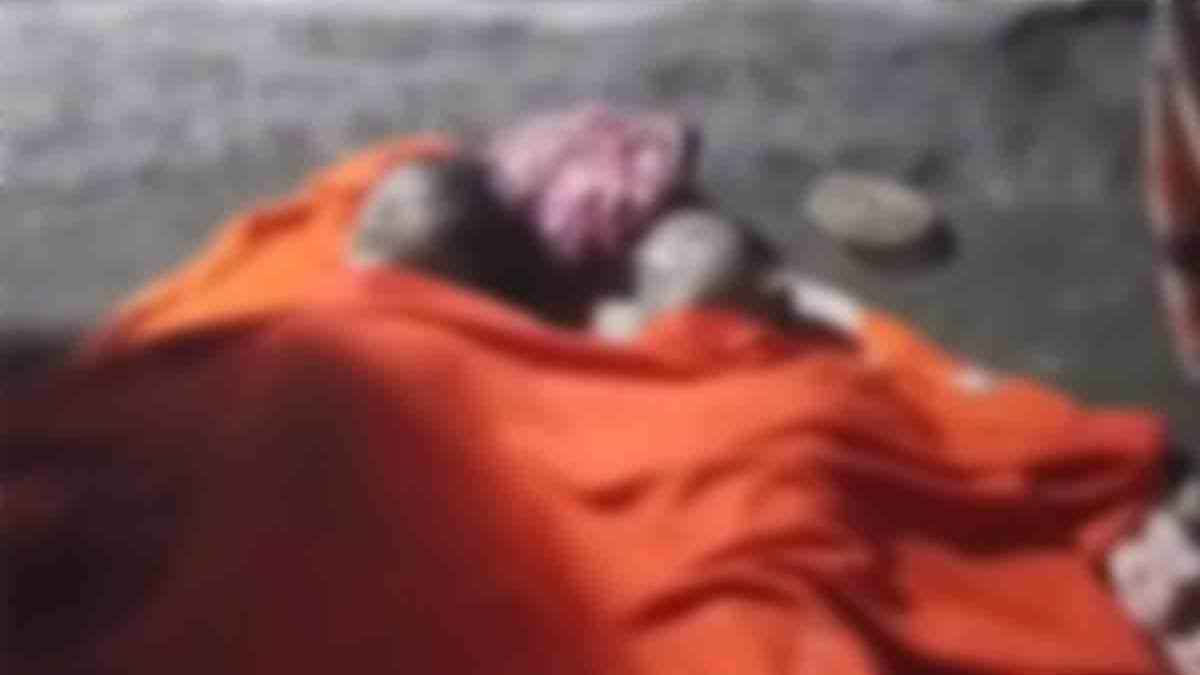 জীবিকার তাগিদে বাইরে মা, পুকুরে ডুবে দুই সন্তানের মৃত্যু