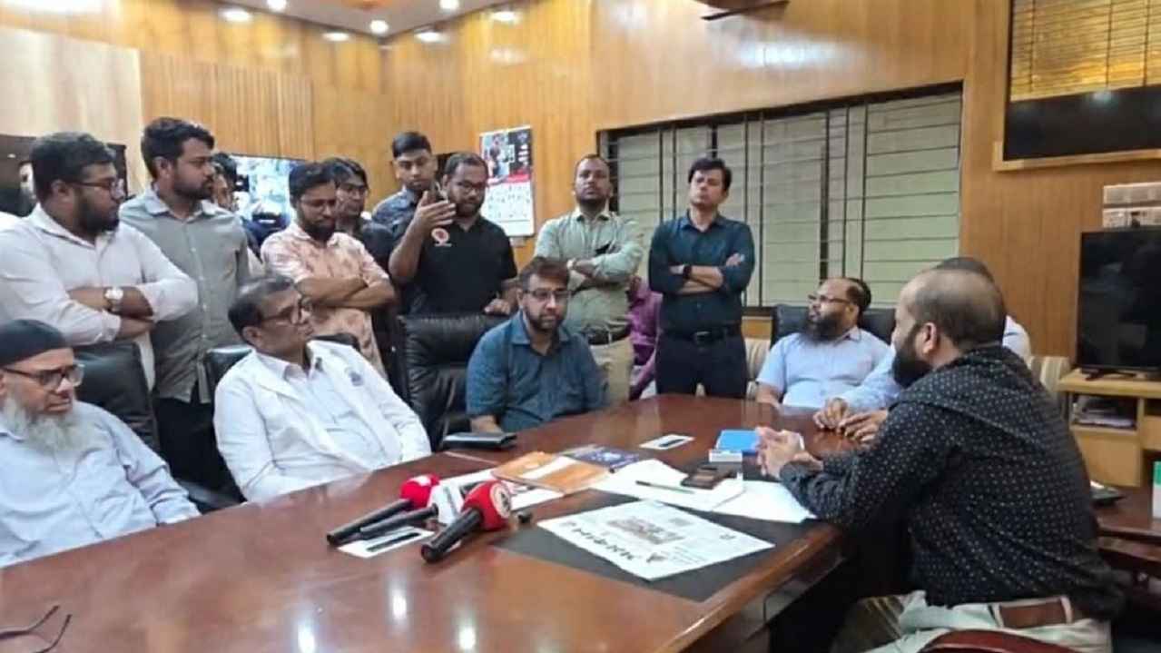 তোপের মুখে কার্যালয় ছাড়লেন সোহরাওয়ার্দী হাসপাতালের পরিচালক