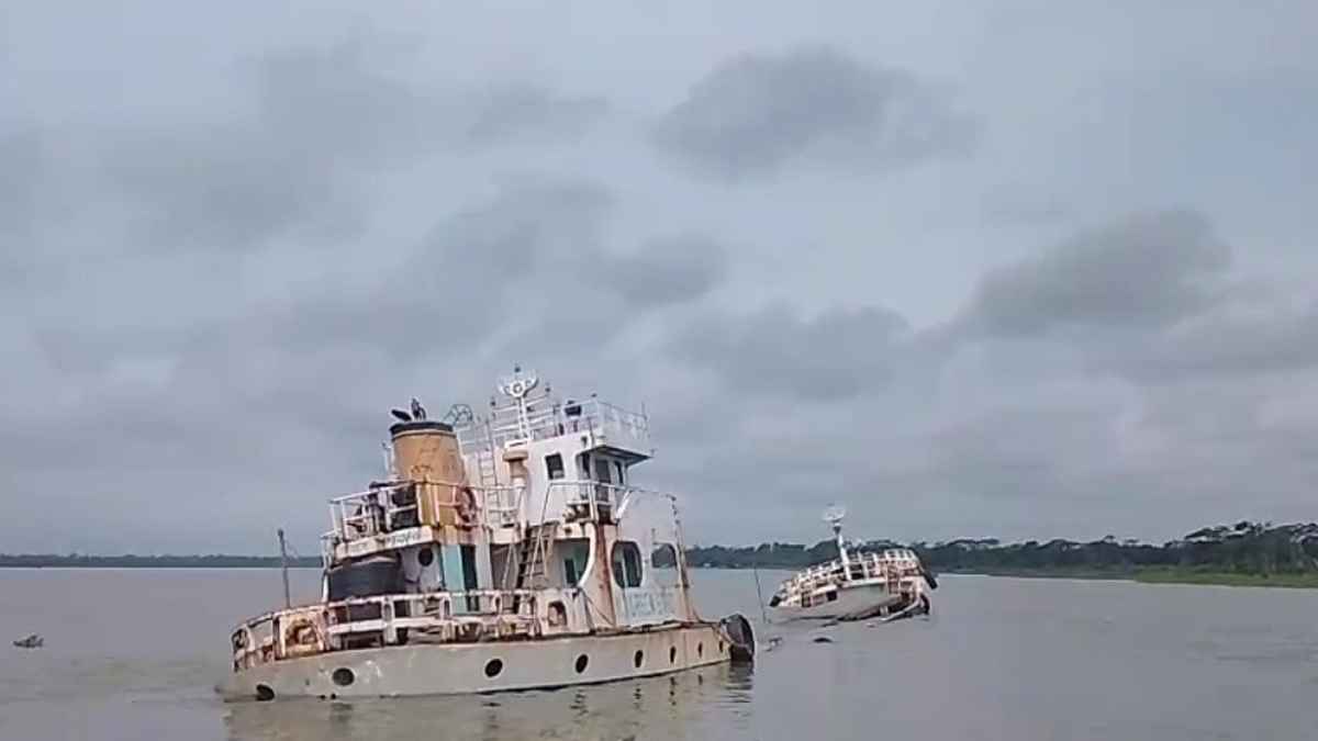 ডুবে থাকা জাহাজ থেকে নিখোঁজ যুবকের অর্ধগলিত লাশ উদ্ধার