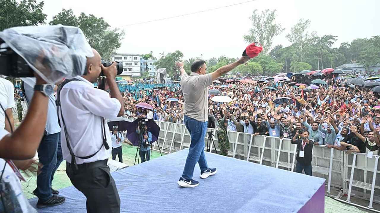 ‘এই বাজেটকে যারা গণবিরোধী বলে, তারা জনগণের বন্ধু হতে পারে না’