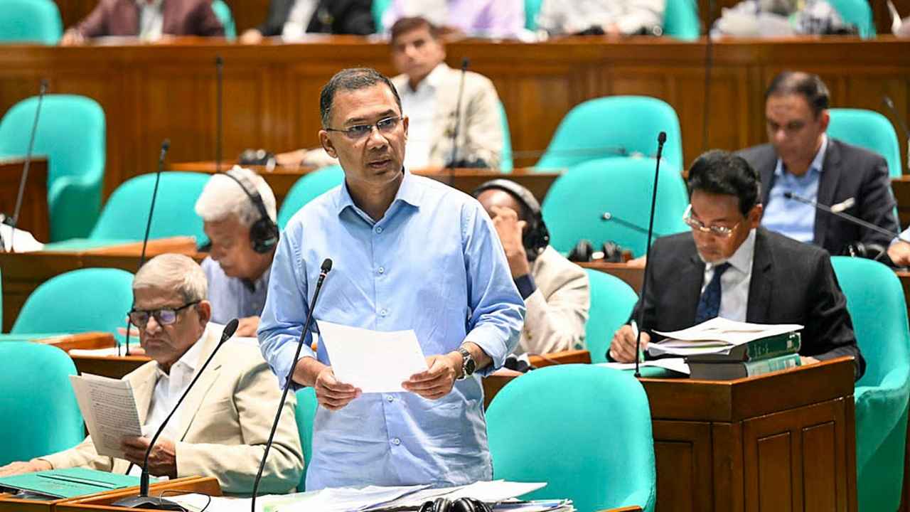 দেশি-বিদেশি বিনিয়োগ টানতে প্রক্রিয়া সহজ করছে সরকার: প্রধানমন্ত্রী