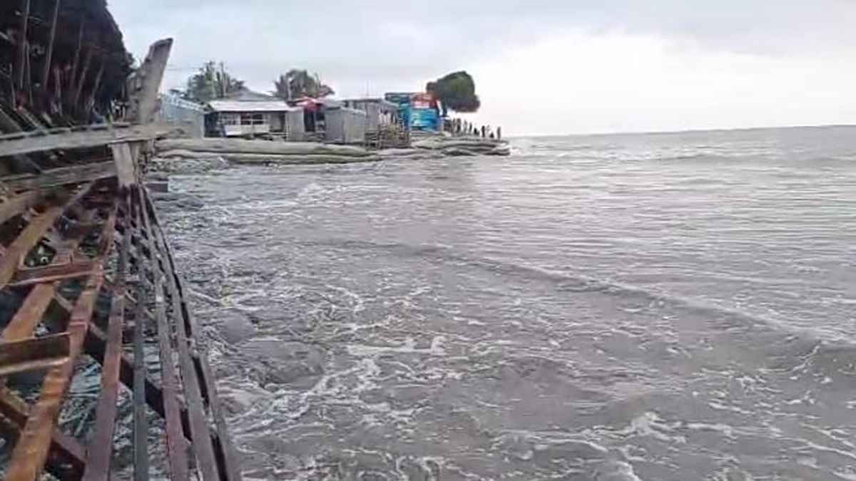 কুয়াকাটা সংলগ্ন বঙ্গোপসাগর উত্তাল, ৩ নম্বর সতর্ক সংকেত