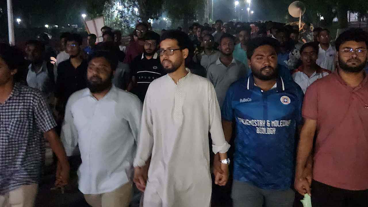 সংসদে হিজাব নিয়ে কটুক্তির প্রতিবাদে রাবিতে ছাত্রশিবিরের বিক্ষোভ