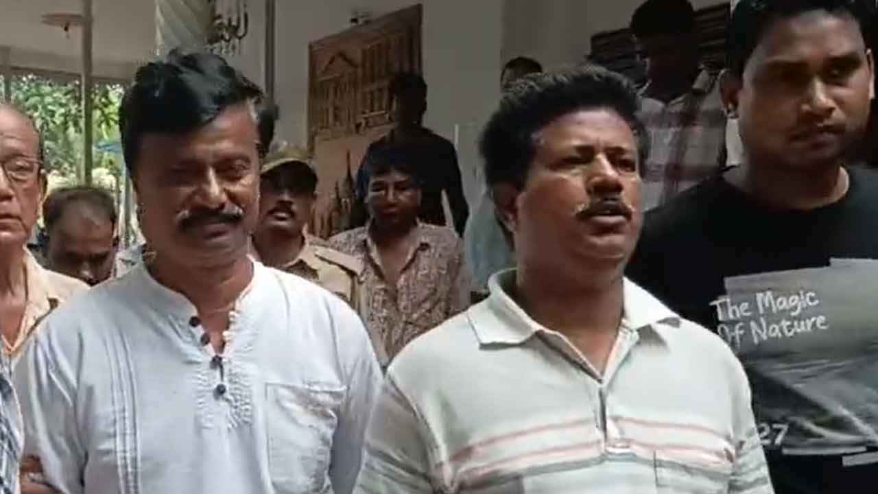 এবার বালতি চুরির অভিযোগে গ্রেফতার তৃণমূলের দুই নেতা!