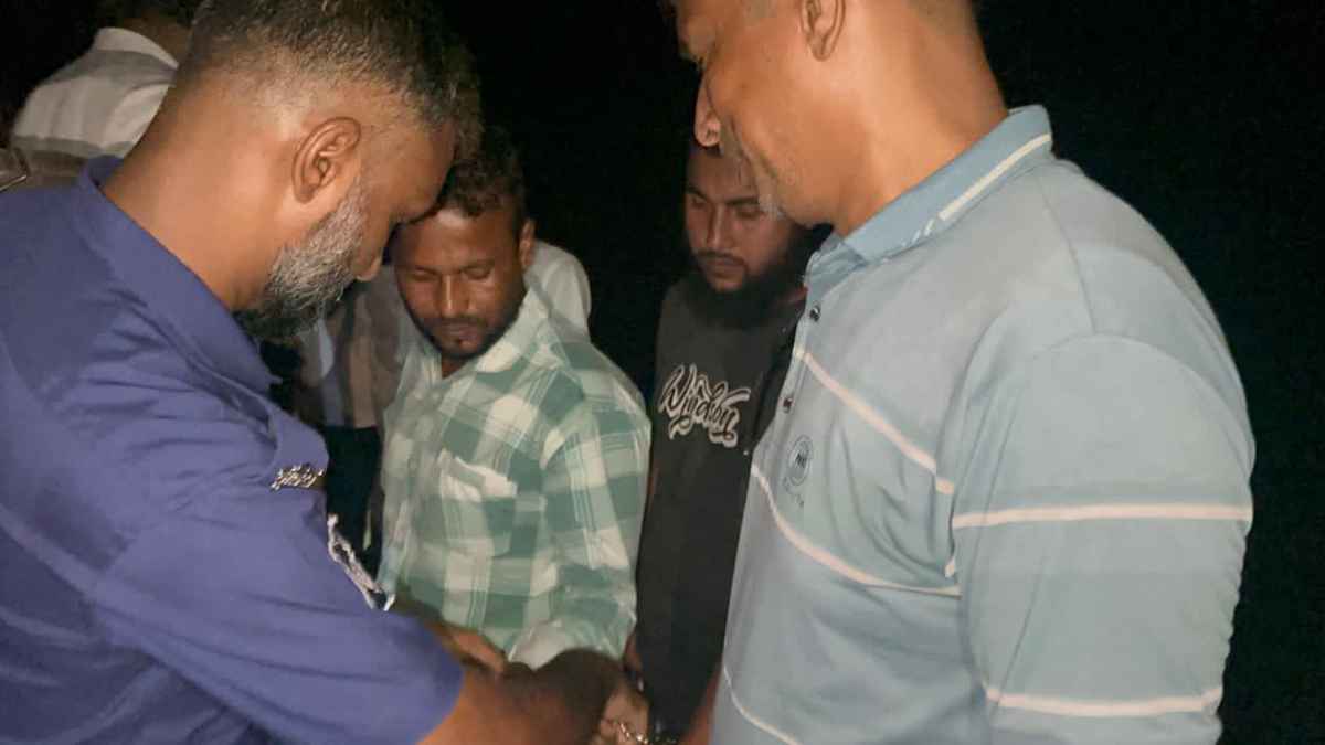 ভেকু দিয়ে মাটি কেটে বিক্রি, বিএনপি নেতাসহ ২ জনের বিরুদ্ধে ব্যবস্থা