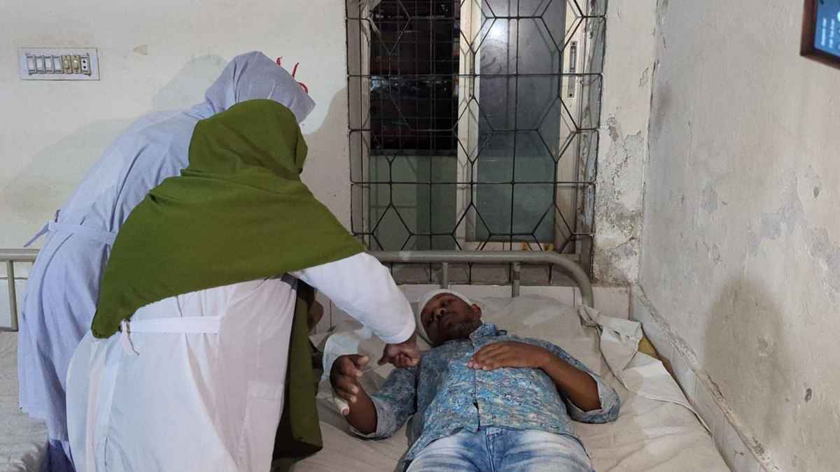 সাভারে পূর্ব শত্রুতার জেরে হামলা, আহত ২