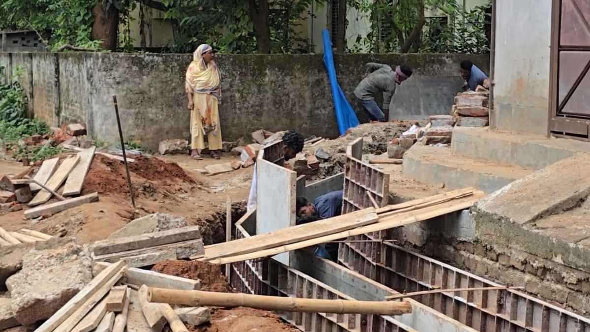 সাভারে ড্রেনের কাজ আনতে ৭ লাখ টাকা ঘুষের অভিযোগ, স্থানীয়দের ক্ষোভ