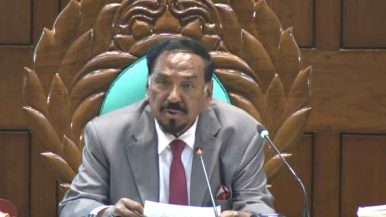 সংসদে মাথা ঝুঁকিয়ে সম্মান জানানোর প্রথা আনুষ্ঠানিকভাবে বাতিল