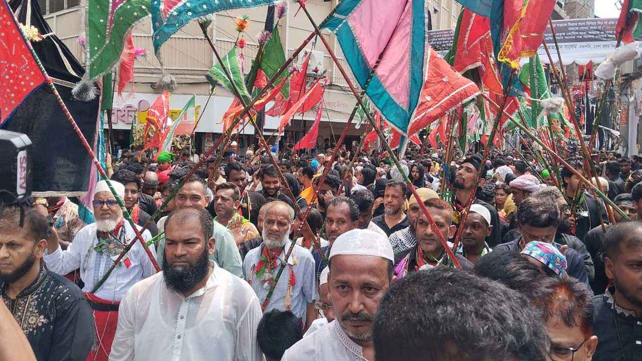 তাজিয়া মিছিল শুরু, হোসেনি দালানে মানুষের ঢল