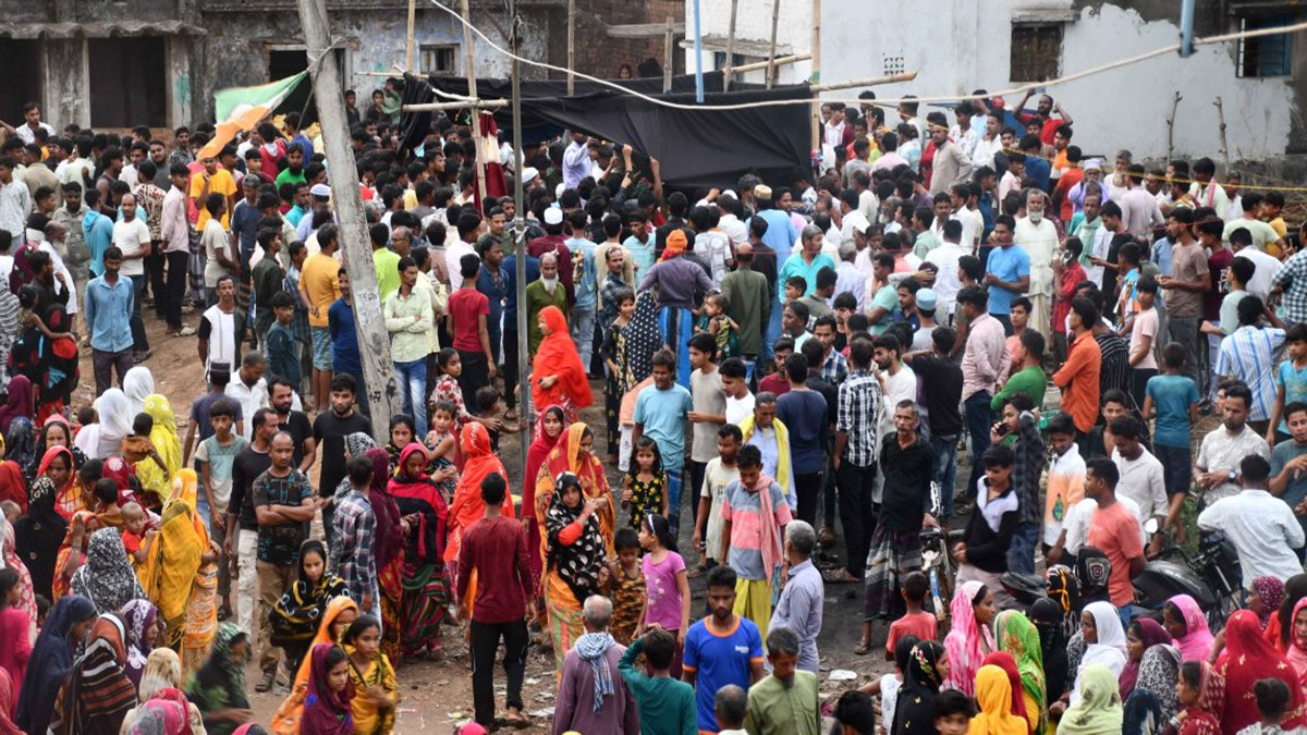 পশ্চিমবঙ্গে মুসলিম ফেরিওয়ালাকে কুড়াল দিয়ে কুপিয়ে হত্যা