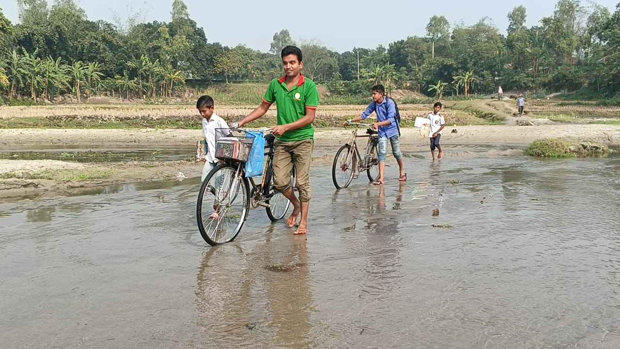 ৫০ বছরেও হয়নি সেতু: দুর্ভোগে তেঁতুলিয়া সীমান্তবর্তী কয়েক গ্রামের মানুষ
