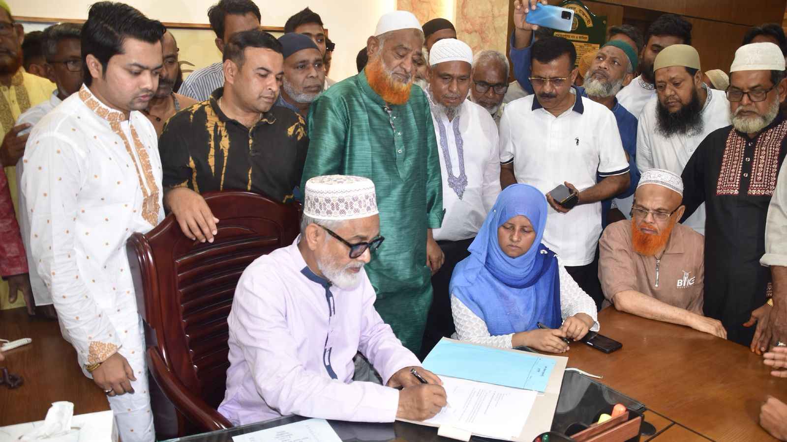 রাজশাহী জেলা পরিষদের প্রশাসক হিসেবে মুক্তিযোদ্ধা ঈশার যোগদান